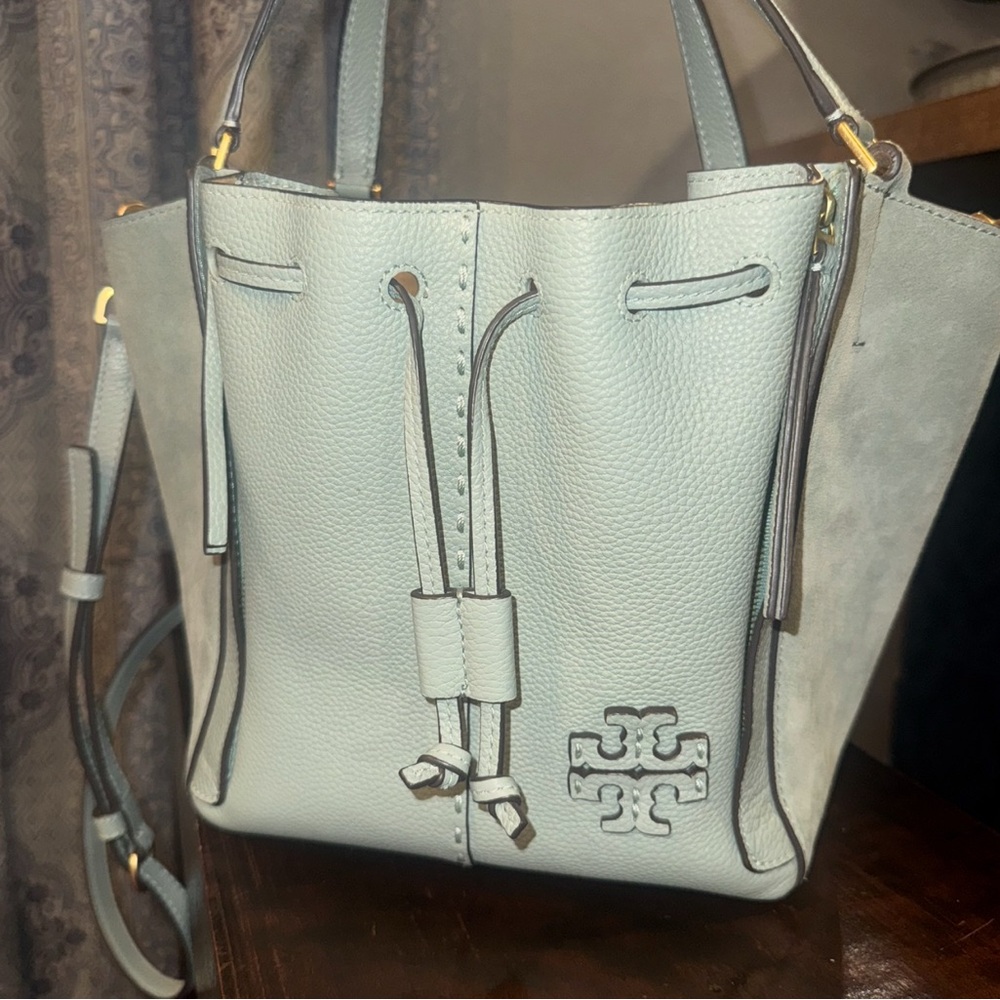 Tory Burch
McGraw Dragonfly Drawstring Bag - Picture 2 of 6